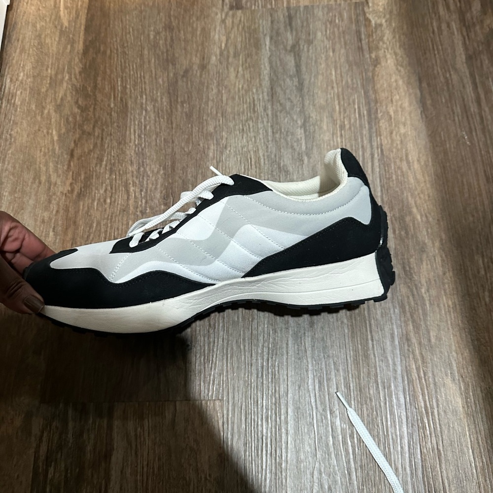 Steve Madden Stylish Black and White Men's Sneakers - Picture 7 of 7